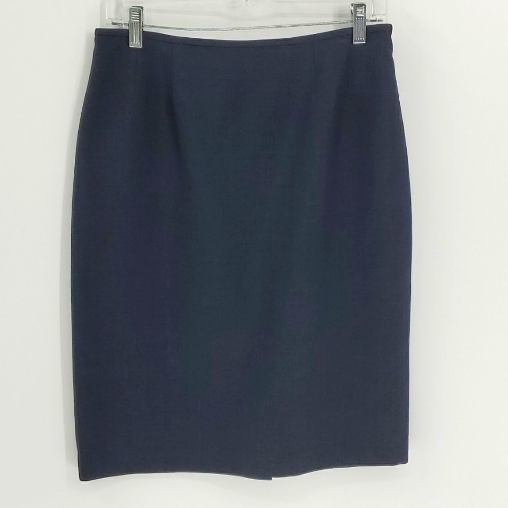 Kasper pencil skirt. Y2K Dark navy blue. Size 6 Petite. Great condition. Office.